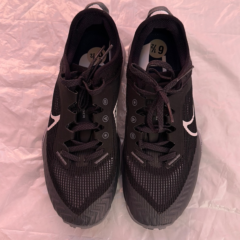 Nike Air Zoom Terra Kiger 7 women’s Trail Running Shoes NEW